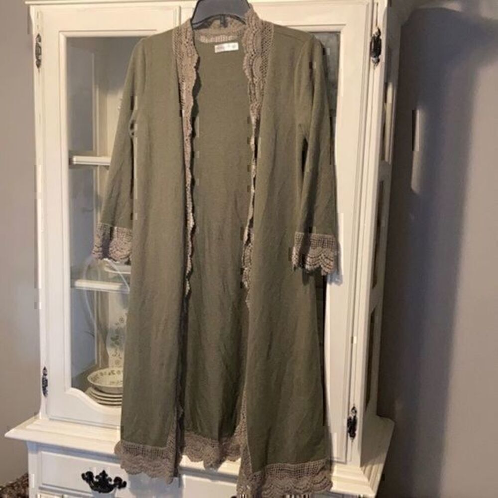Tickled Teal medium cardigan   D